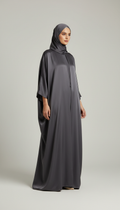 Schwarze Seiden-Abaya mit urbaner Silhouette