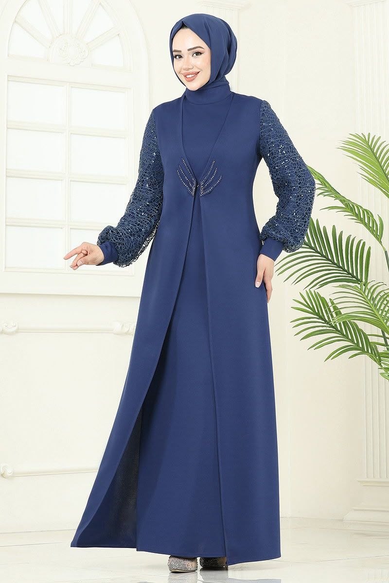 Festliches Abendkleid mit Perlenverzierung