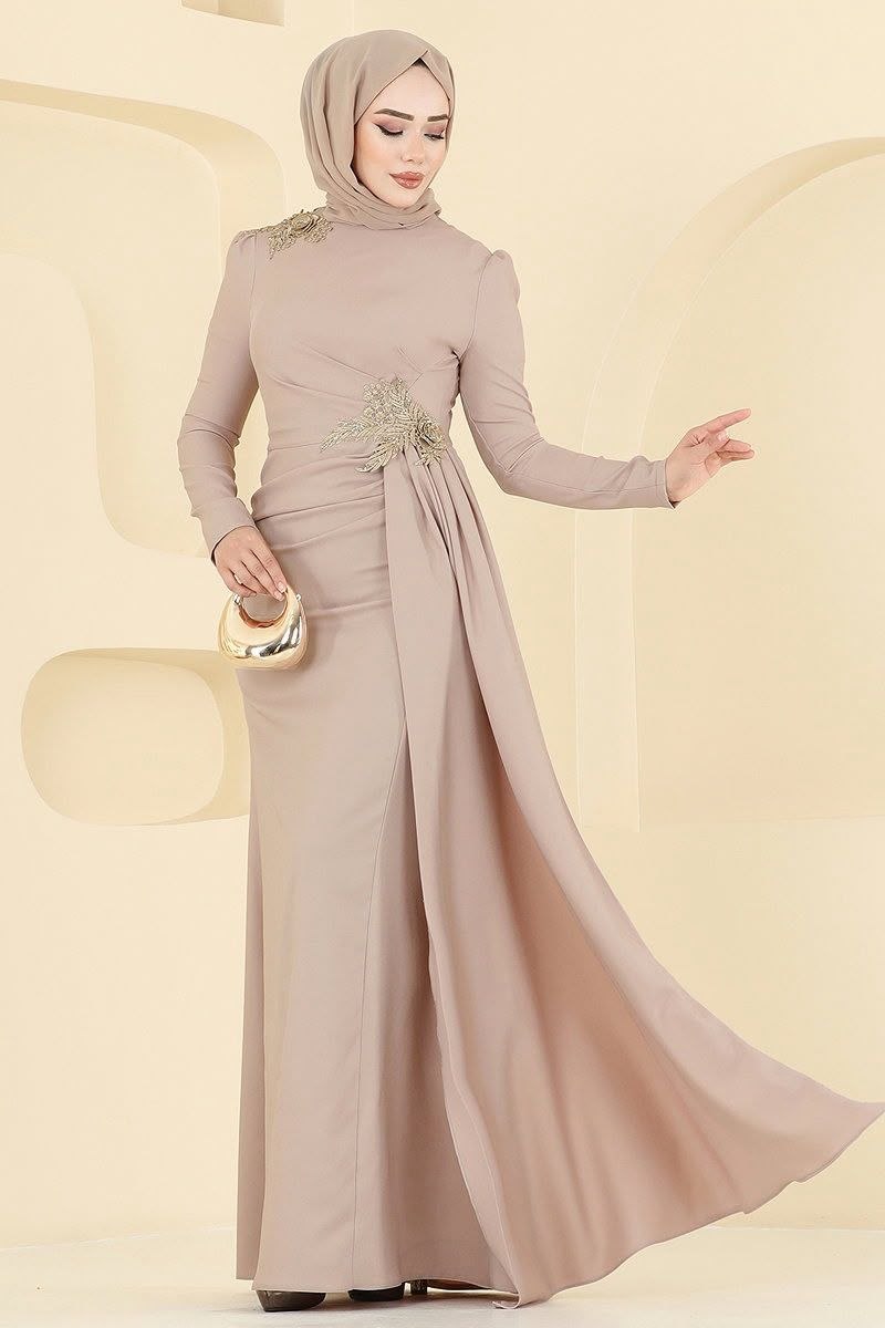 Goldenes Satin-Abendkleid mit Schleifendetails