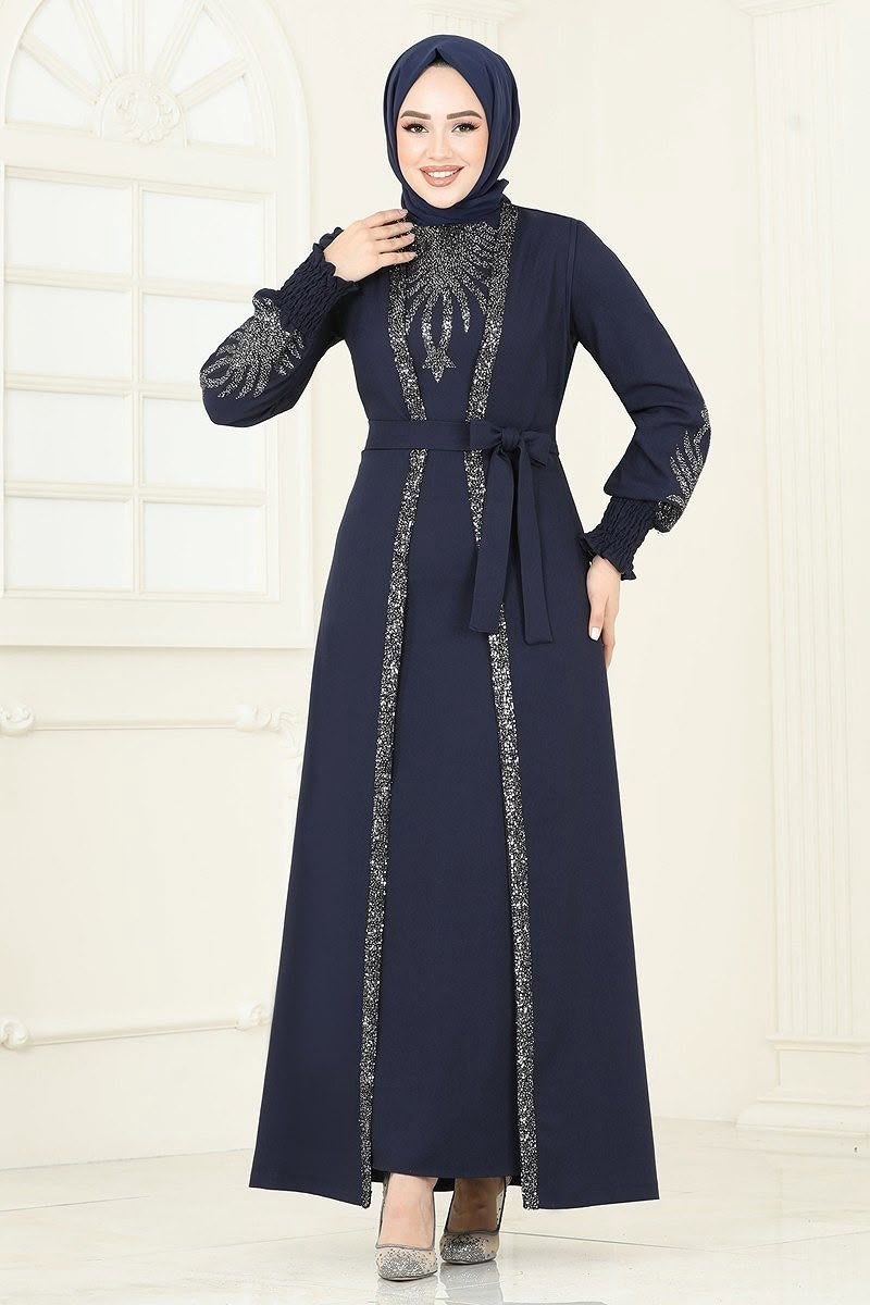 Altrosa Abendkleid mit Federbrosche