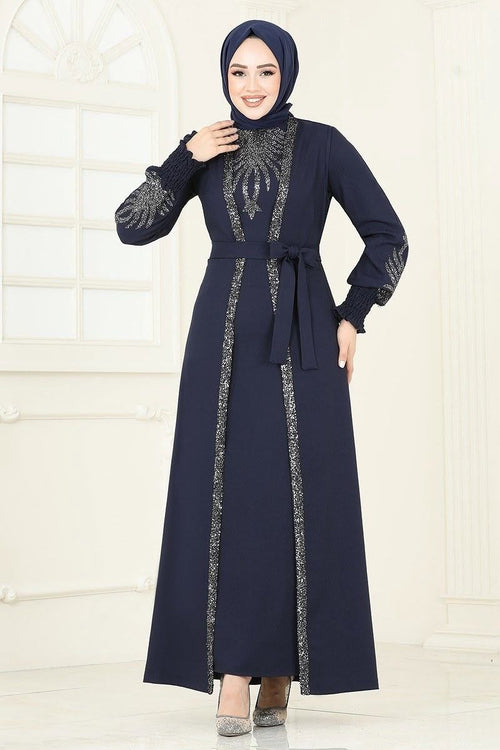 Altrosa Abendkleid mit Federbrosche